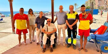 Más de 3.000 ciudadanos han accedido este verano en Fuengirola a alguna de las playas para personas con movilidad reducida