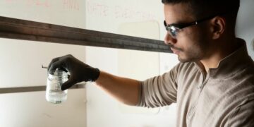 Descubren la fórmula para un combustible de cero emisiones hecho de latas, agua de mar y cafeína