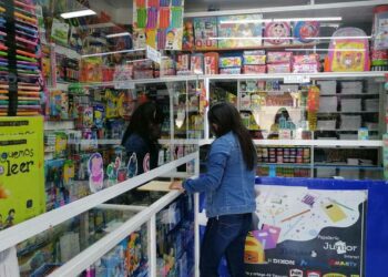 Torremolinos promueve las compras en comercios locales de cara a la vuelta al cole