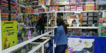 Torremolinos promueve las compras en comercios locales de cara a la vuelta al cole