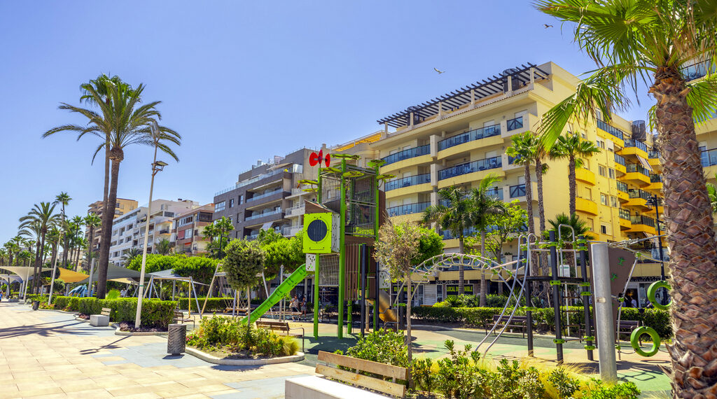 Estepona destinará más de un millón de euros a la renovación y mejora de los parques infantiles del núcleo urbano y el extrarradio