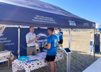 La playa de Las Gaviotas de Fuengirola acoge hoy y mañana una campaña de sensibilización pesquera