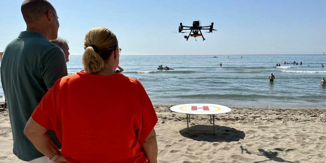 El servicio de aerovigilancia con drones de las playas de Fuengirola realizó más de 2.600 misiones entre junio y julio