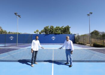 El Ayuntamiento de Marbella renueva dos pistas de tenis del Palacio de Deportes Elena Benítez