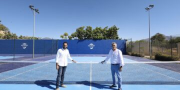 El Ayuntamiento de Marbella renueva dos pistas de tenis del Palacio de Deportes Elena Benítez