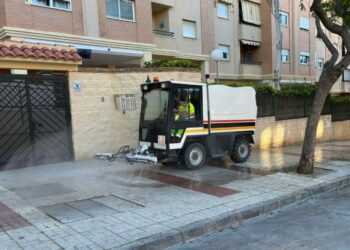 Torremolinos pone en marcha un plan de choque de limpieza con el refuerzo de hidrolimpiadoras