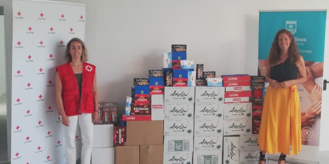 Torremolinos hace entrega a Cruz Roja de parte de una  donación recibida destinada a personas sin hogar