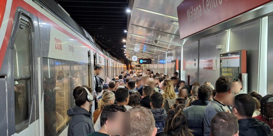 Amenaza de huelga en el cercanías a las puertas de la Feria de Málaga