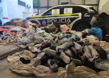 Cuatro detenidos y 2.826 prendas incautadas en un operativo contra la venta ambulante en Benalmádena
