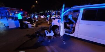 Varios heridos tras un accidente de tráfico entre una furgoneta y un turismo en Málaga capital