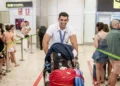 Ayoub Ghadfa, recibidido con un baño de masas a su llegada a España