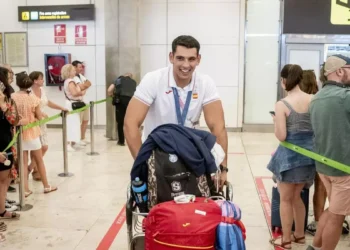 Ayoub Ghadfa, recibidido con un baño de masas a su llegada a España