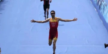 El malagueño Alberto González, diploma olímpico en triatlón