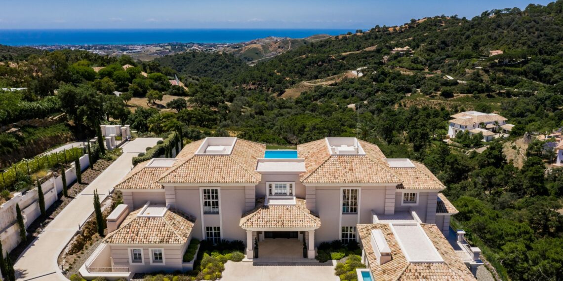 La calle más cara para comprar vivienda en España está en Benahavís