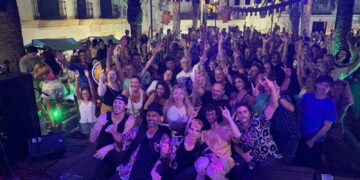 Benalmádena llena sus calles con su lado más internacional: éxito en el Zoco árabe y la Fiesta Gaucha