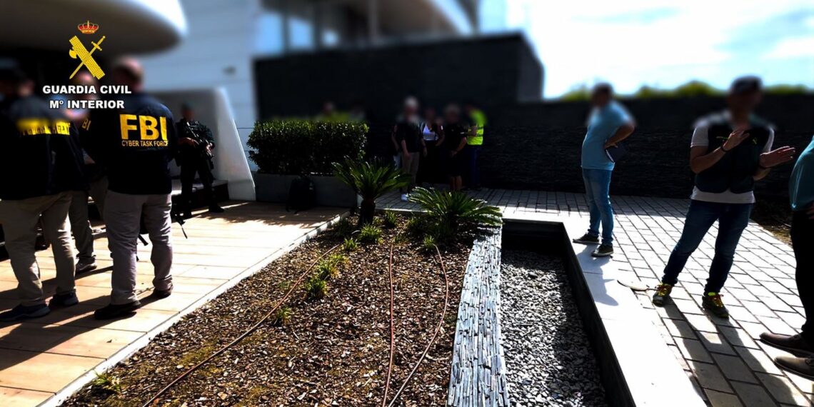 La Guardia Civil detiene en Estepona al líder de una red internacional de ciberdelincuencia