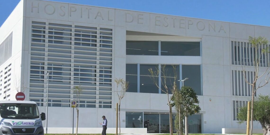 «No tiene sentido que en pleno agosto el Hospital de Estepona cierre sus consultas externas»