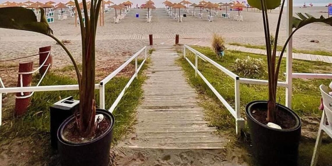 Empresarios de playas facturan casi mil millones y durante el verano generan hasta 10.000 empleos directos