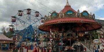 Arrestados cuatro jóvenes franceses por colarse en el Tivoli y provocar daños en su interior
