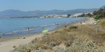 Muere un niño de 7 años al volcar una moto acuática en Marbella