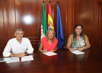 Marbella renueva su compromiso con Aspandem y destina este año 300.000 euros a sus proyectos asistencial y de viverismo