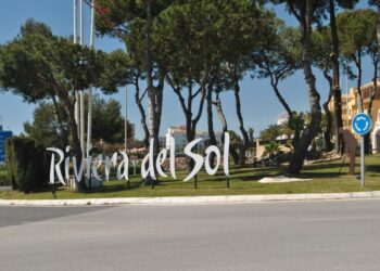 Detenido tras agredir a policías locales de Mijas tras ser interceptado en un coche sin seguro y sin ITV