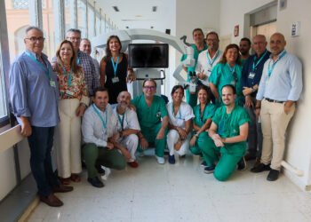 La unidad de cirugía oral y maxilofacial del Hospital Regional de Málaga incorpora un microscopio de alta tecnología