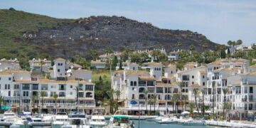 Manilva recuperará las letras sobre el Puerto de la Duquesa