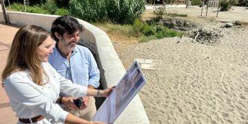 Ultiman la colocación de la pasarela que unirá a Fuengirola y Benalmádena en la zona de Carvajal