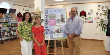 Turismo de Mijas promociona la artesanía local con una exposición de las artistas Rosalía Cuevas y Virginia Díaz