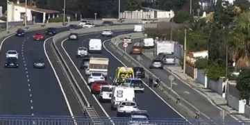 Un motorista herido tras una colisión con un vehículo en la A-7 a la altura de La Cala de Mijas