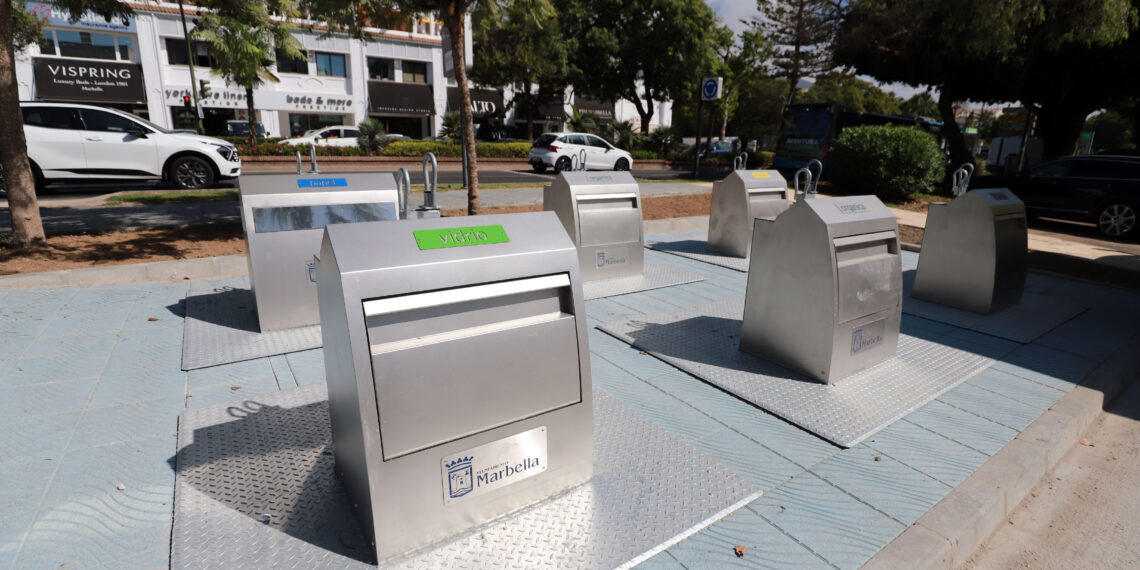 Concluye la instalación de seis islas ecológicas en el bulevar Ashmawi en Marbella