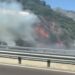 Incendio de cuneta en la intersección de la AP-7 y la A-7 en el término municipal de Mijas