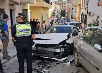 Huye en el coche tras un supuesto robo y colisiona contra otro vehículo en Las Lagunas, Mijas