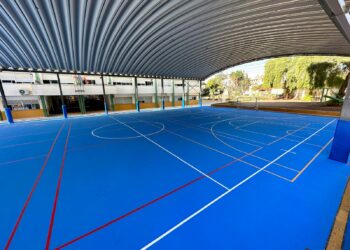 El Ayuntamiento de Fuengirola renueva el pavimento de las pistas deportivas escolares de siete colegios públicos del municipio