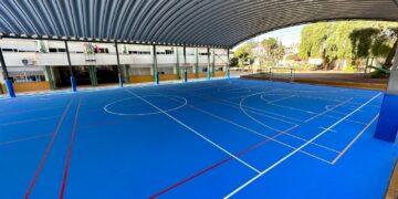 El Ayuntamiento de Fuengirola renueva el pavimento de las pistas deportivas escolares de siete colegios públicos del municipio