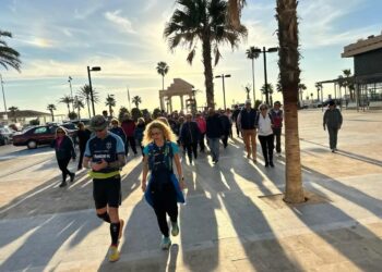 Fuengirola fomenta la actividad al aire libre entre las personas mayores con una nueva ruta de senderismo