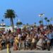 Los guateques al aire libre organizados por el Área de Tercera Edad de Fuengirola para despedir el verano han congregado a más de 1.300 personas