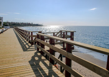 El Ayuntamiento acomete la reparación y refuerzo de un muro del corredor litoral afectado por los efectos de los temporales