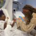 Johnny Depp vuelve a ser Jack Sparrow por los niños del Hospital Universitario Donostia
