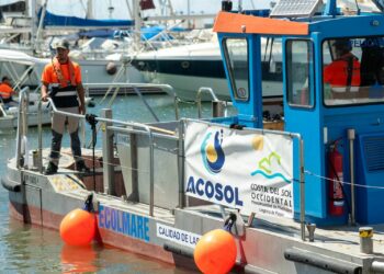 Los barcos de limpieza litoral han recogido 90 metros cúbicos de residuos
