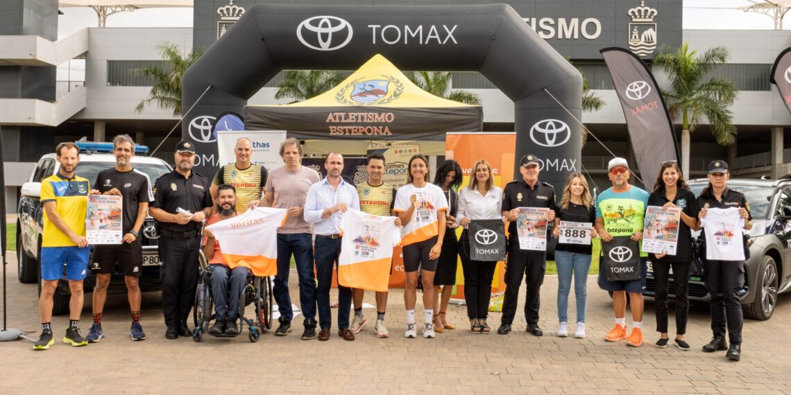 El Ayuntamiento de Estepona y el Club de Atletismo presentan la camiseta oficial de la XI Carrera Urbana 10 KM ‘Trofeo 200º Aniversario de la Policía Nacional’