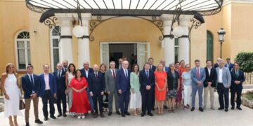 El Gobierno crea dos mesas de trabajo para estudiar el tren litoral de Málaga a Cádiz