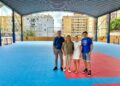 El Ayuntamiento y el Club Fuengirola Lions habilitan la pista deportiva cubierta del colegio Los Boliches para la práctica de hockey