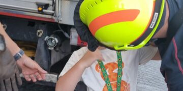 Bomberos de Benalmádena salvan a un menor tras quedar atrapado en una atracción infantil