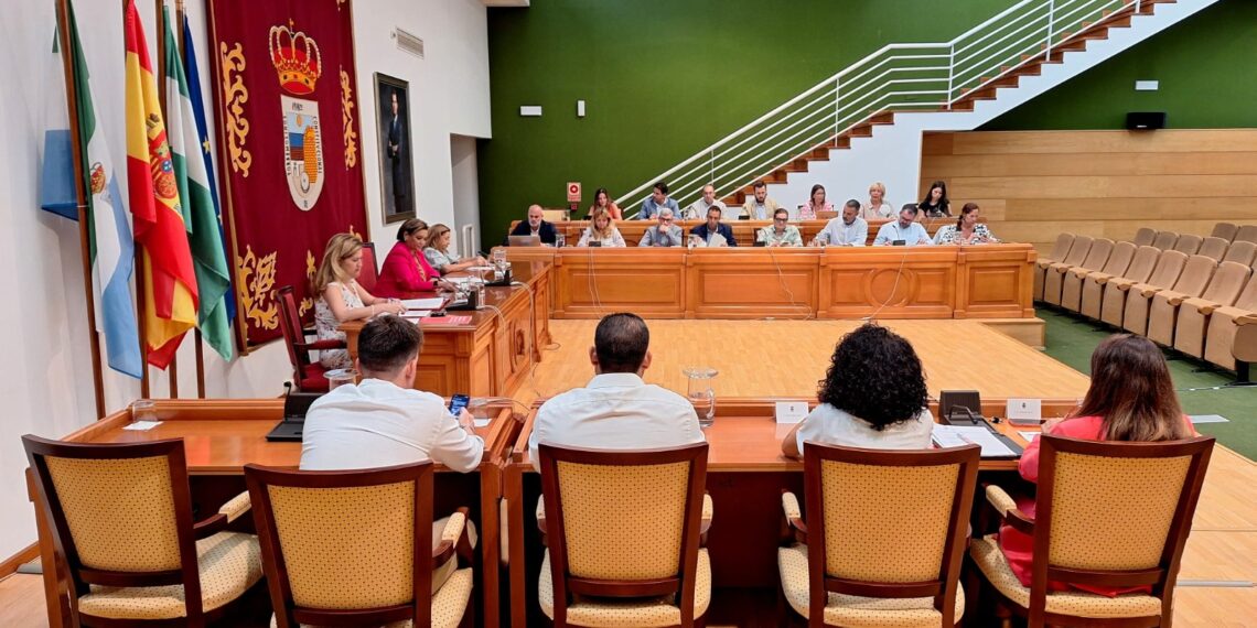 El Ayuntamiento da el primer paso para implantar la zona azul y la zona verde en el municipio