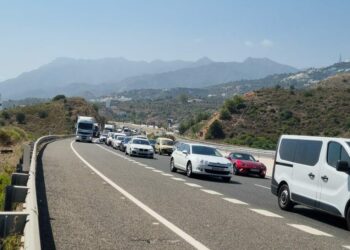 El incendio de una ambulancia da el susto en la AP-7 a la altura de Estepona