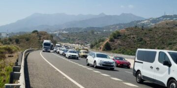 El incendio de una ambulancia da el susto en la AP-7 a la altura de Estepona