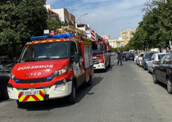 Fallece una persona en el incendio de un piso en Málaga capital