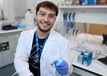 El investigador de 24 años que podrá continuar formándose en piel artificial para bebés gracias a un crowdfunding